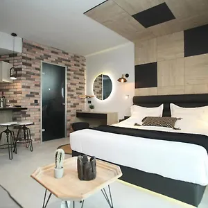 Athinais Luxury Χανιώτη